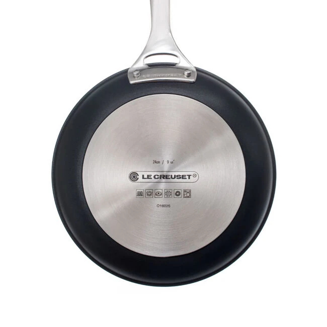 Le Creuset Toughened Nonstick PRO 11" Fry Pan 3 Le Creuset Toughened Nonstick PRO 11" Fry Pan - Image 3