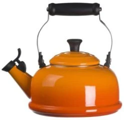 Le Creuset Whistling Kettle, 1.7 Qt.