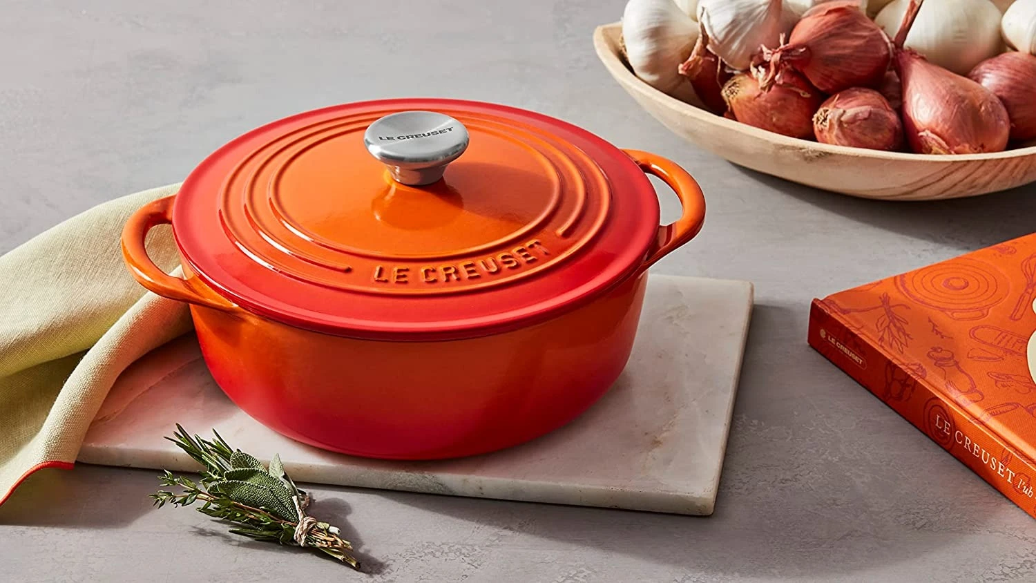 Le Creuset Shallow Round Dutch Oven 2.75qt 5 Le Creuset Shallow Round Dutch Oven 2.75qt - Image 5