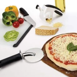 Oxo Stainless Steel Pizza Wheel -The Kitchen Supply Store 81S8skgaFbL. AC SL1500