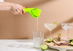 Dreamfarm Fluicer - Lemon -The Kitchen Supply Store Dreamfarm Fluicer Web Lifestyles 2 4df38371 c127 4101 95c2 5c5961b635cc