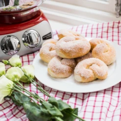 Ankarsrum 600 Watt Stand Mixer -The Kitchen Supply Store sockerkringlor